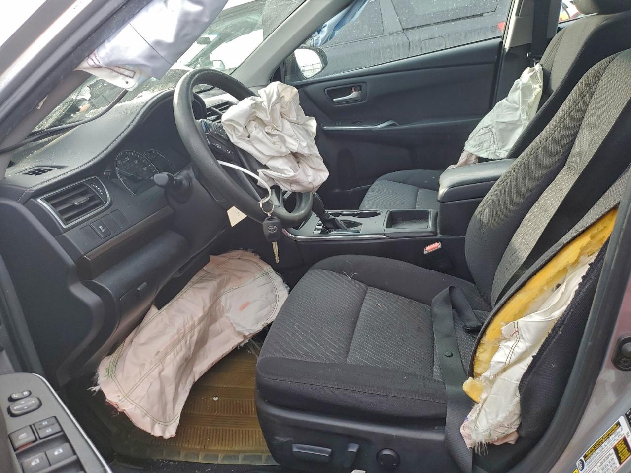 2015 TOYOTA CAMRY LE photo 7