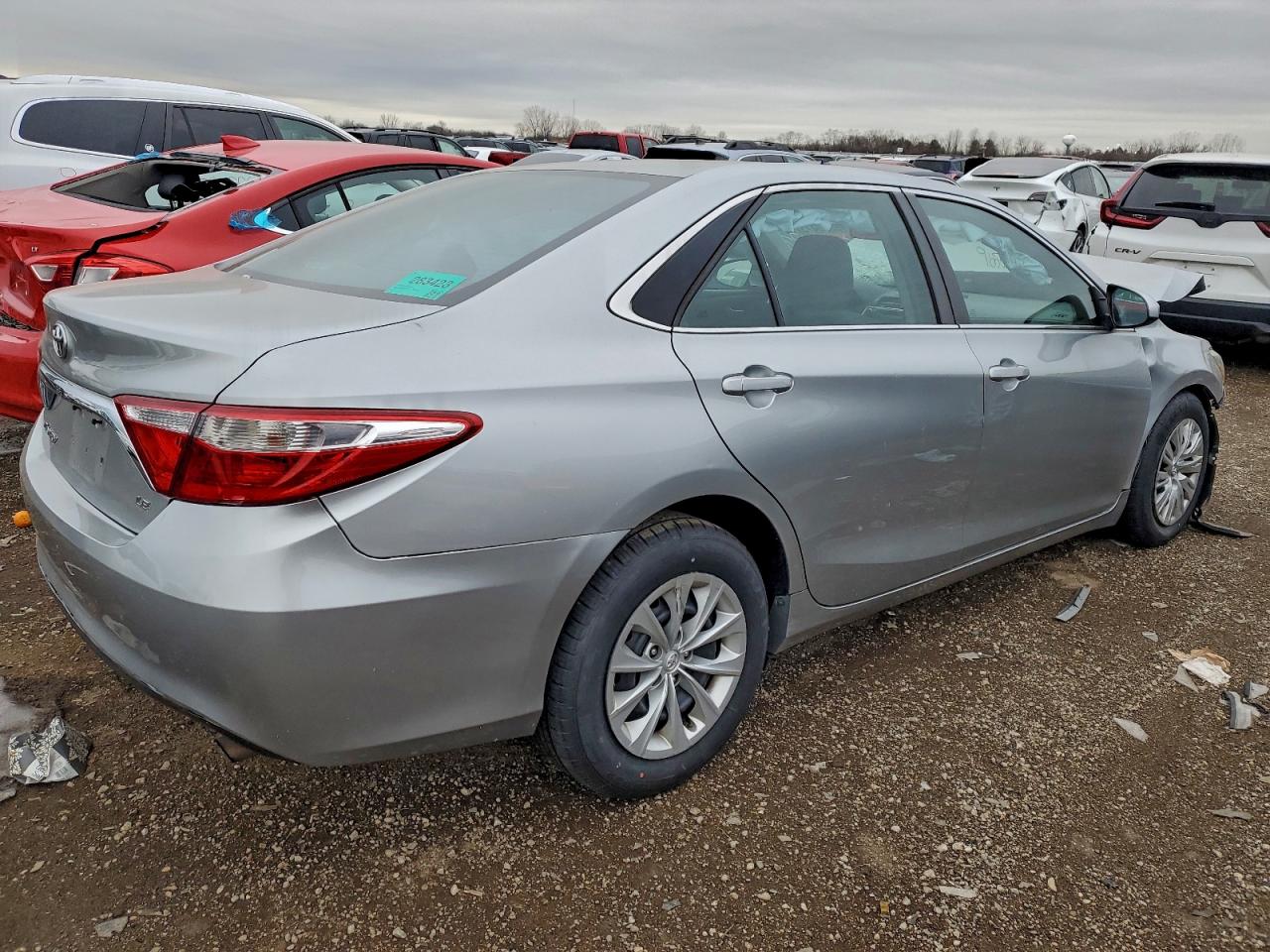 2015 TOYOTA CAMRY LE photo 3
