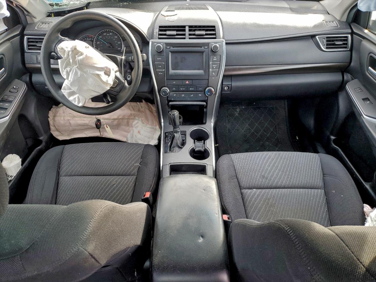 2015 TOYOTA CAMRY LE photo 8