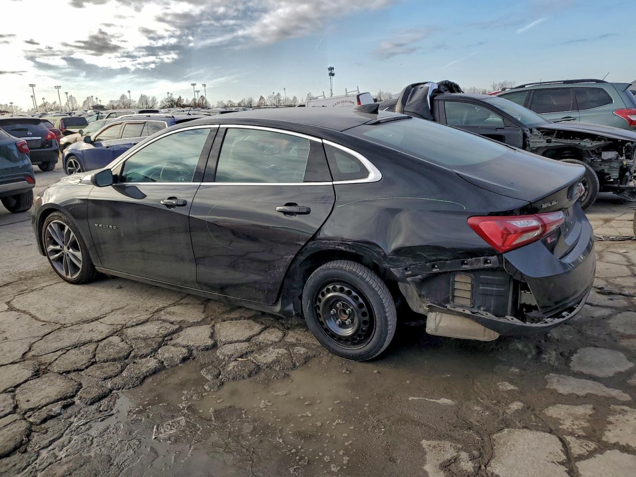 2022 CHEVROLET MALIBU LT photo 2