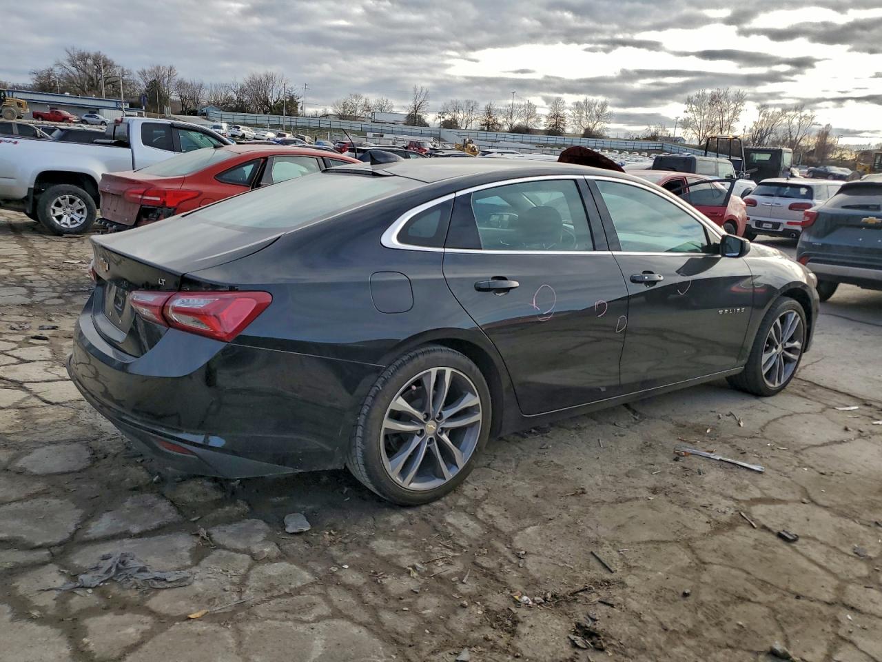 2022 CHEVROLET MALIBU LT photo 3