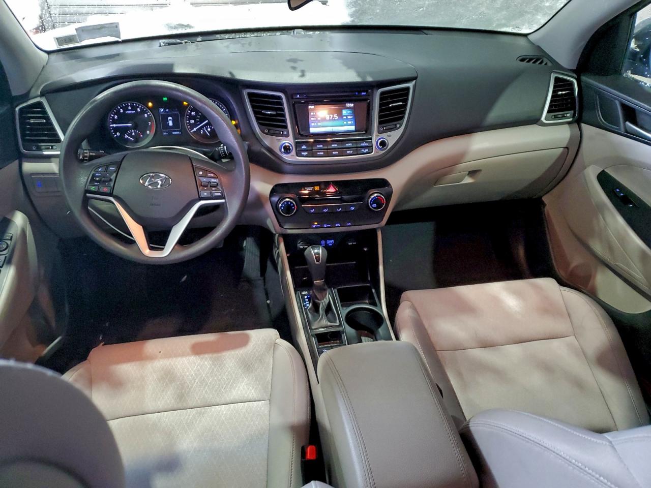 2018 HYUNDAI TUCSON SE photo 8