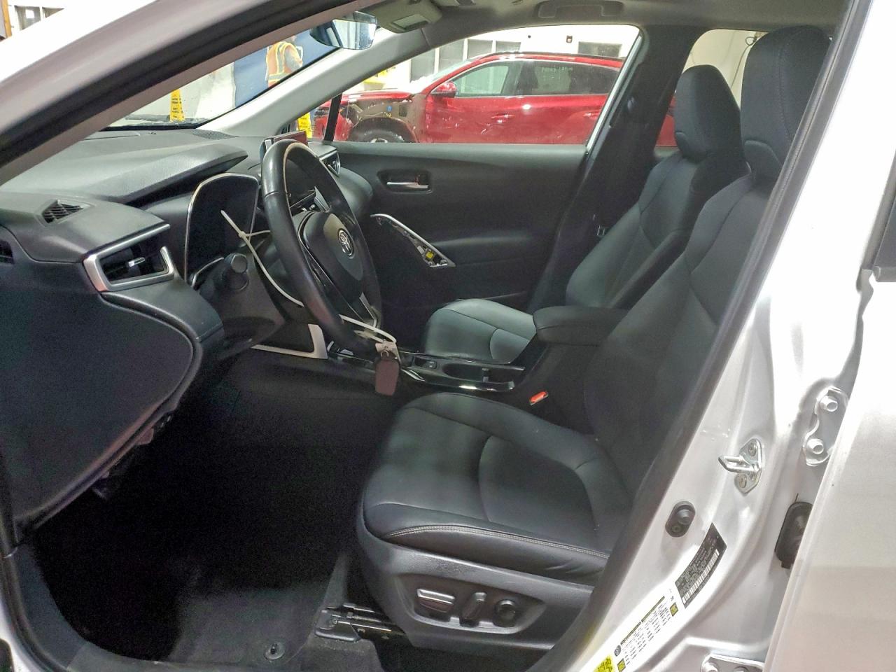 2024 TOYOTA COROLLA CROSS XLE photo 7