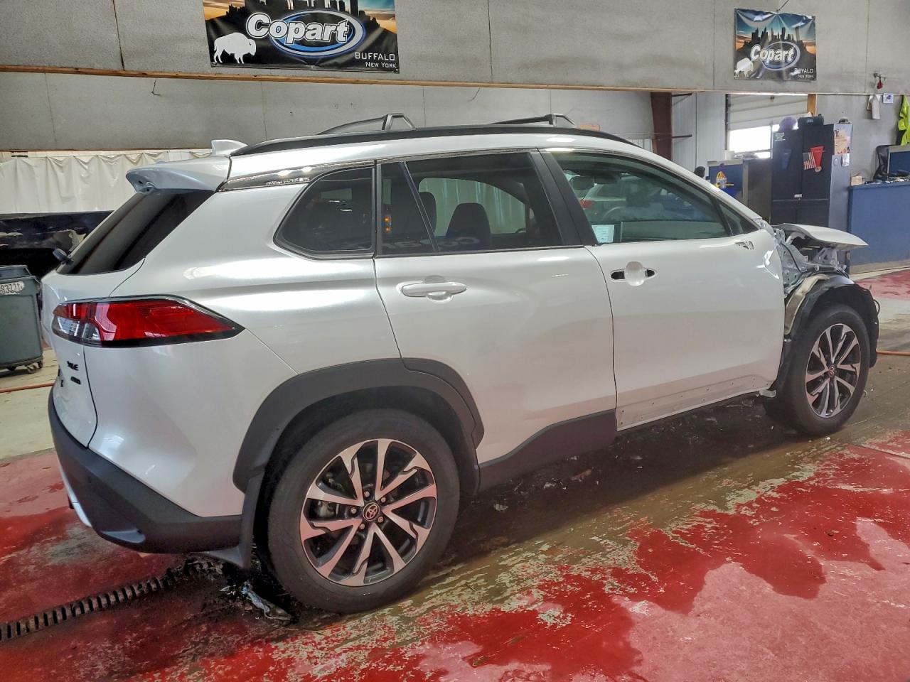 2024 TOYOTA COROLLA CROSS XLE photo 3