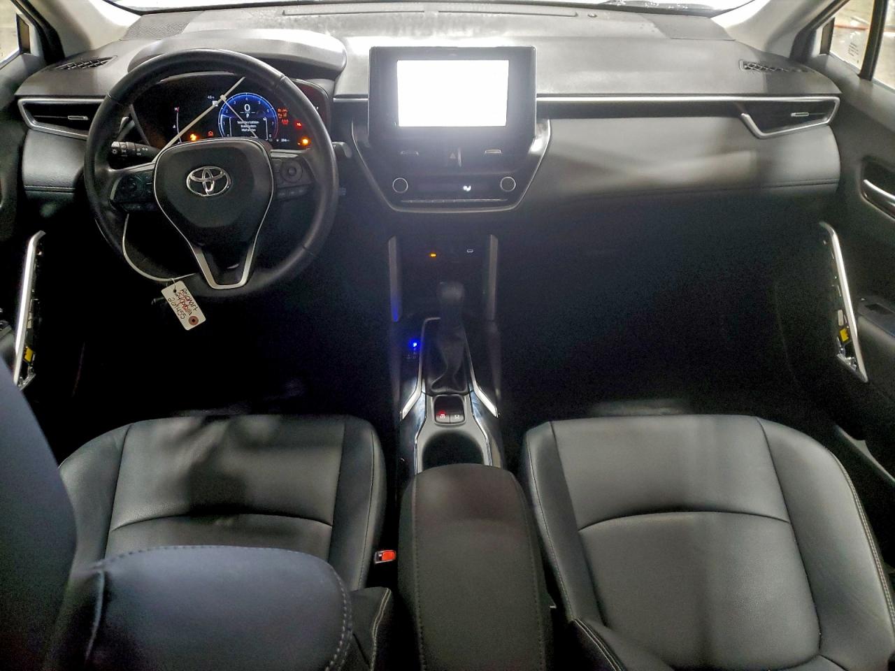 2024 TOYOTA COROLLA CROSS XLE photo 8