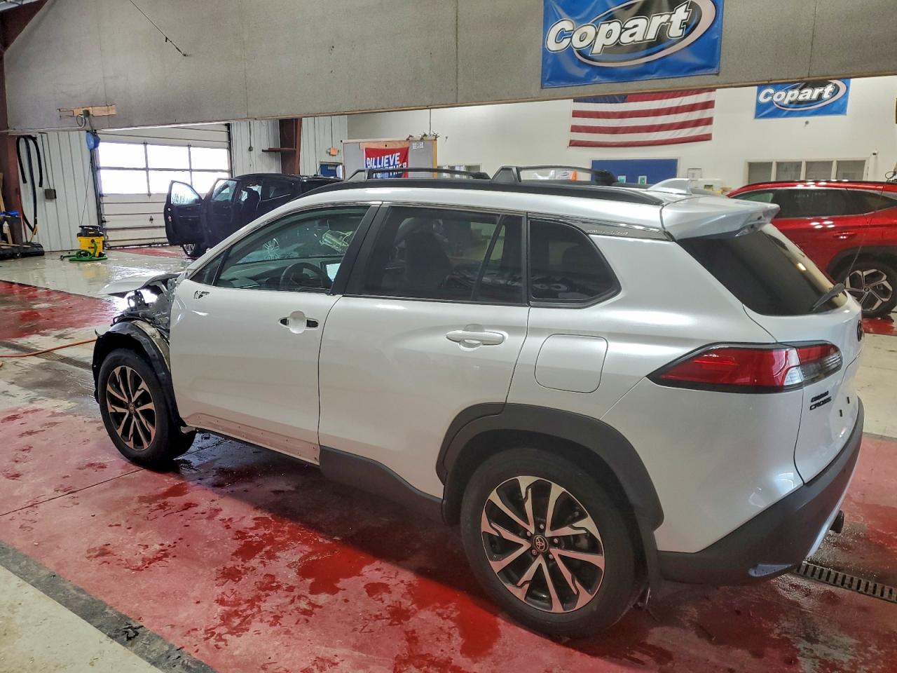 2024 TOYOTA COROLLA CROSS XLE photo 2