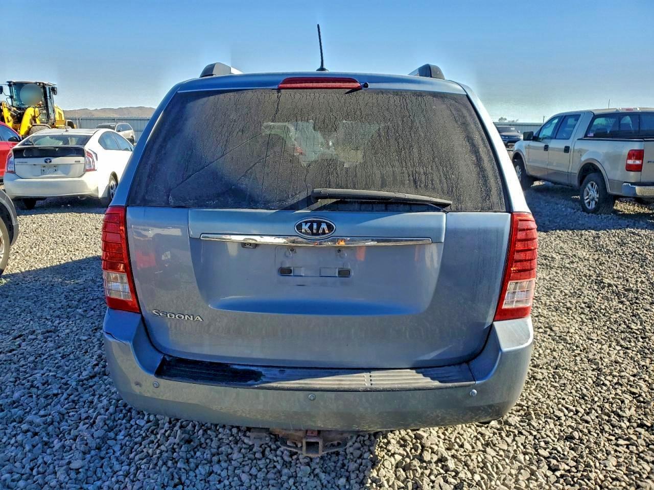 2012 KIA SEDONA LX photo 6