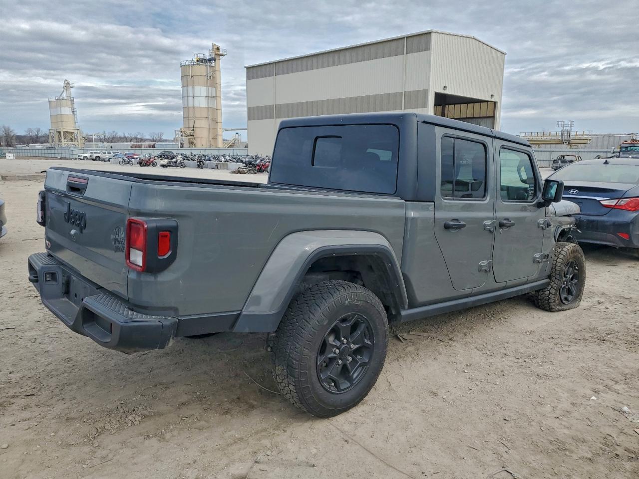 2021 JEEP GLADIATOR SPORT photo 3