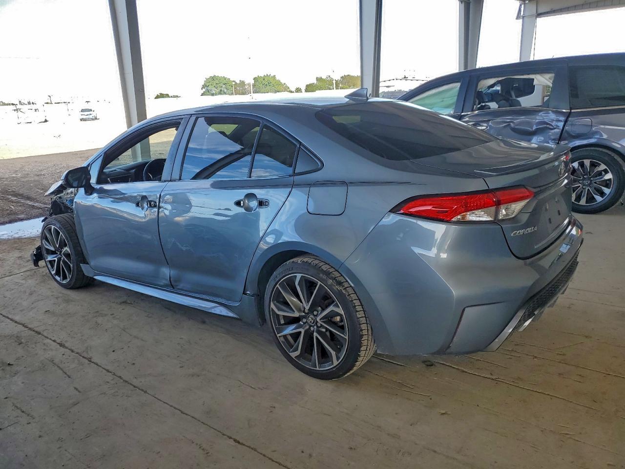 2021 TOYOTA COROLLA SE photo 2