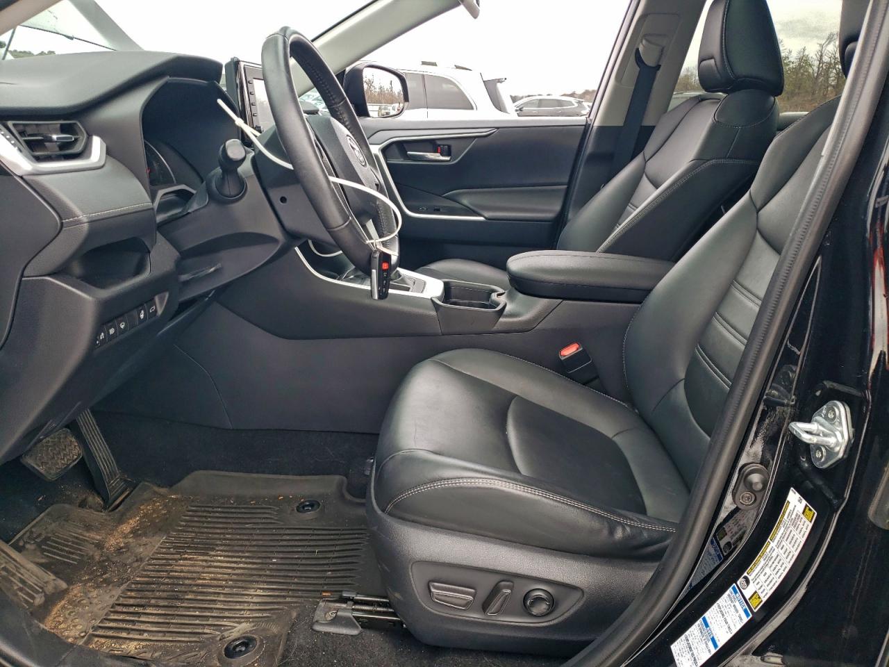 2021 TOYOTA RAV4 XLE PREMIUM photo 13