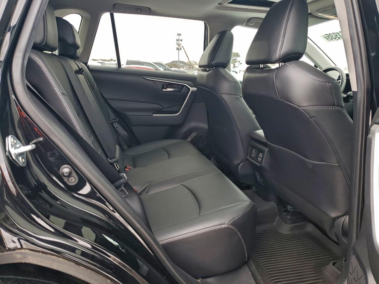 2021 TOYOTA RAV4 XLE PREMIUM photo 21