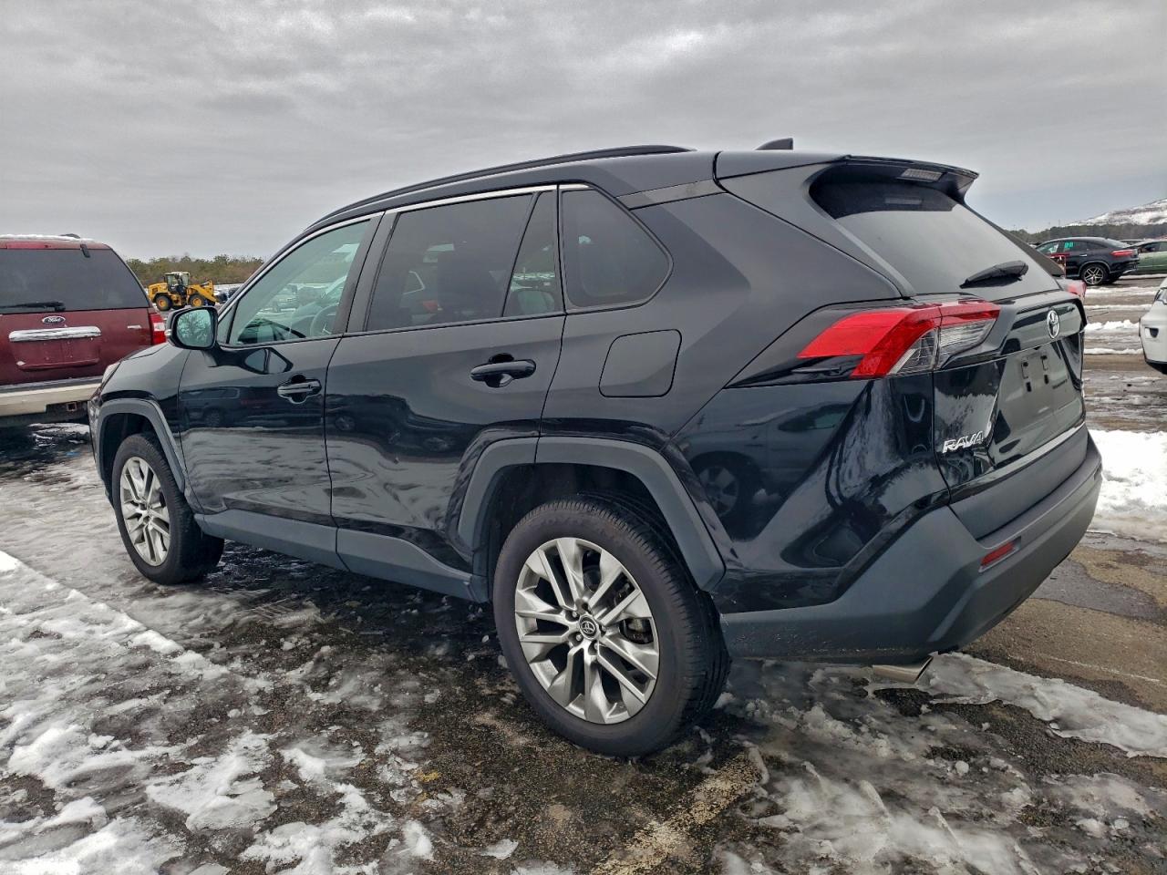2021 TOYOTA RAV4 XLE PREMIUM photo 3