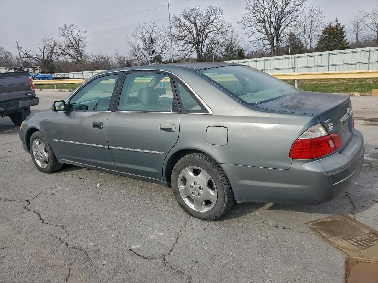 2004 TOYOTA AVALON XL photo 3