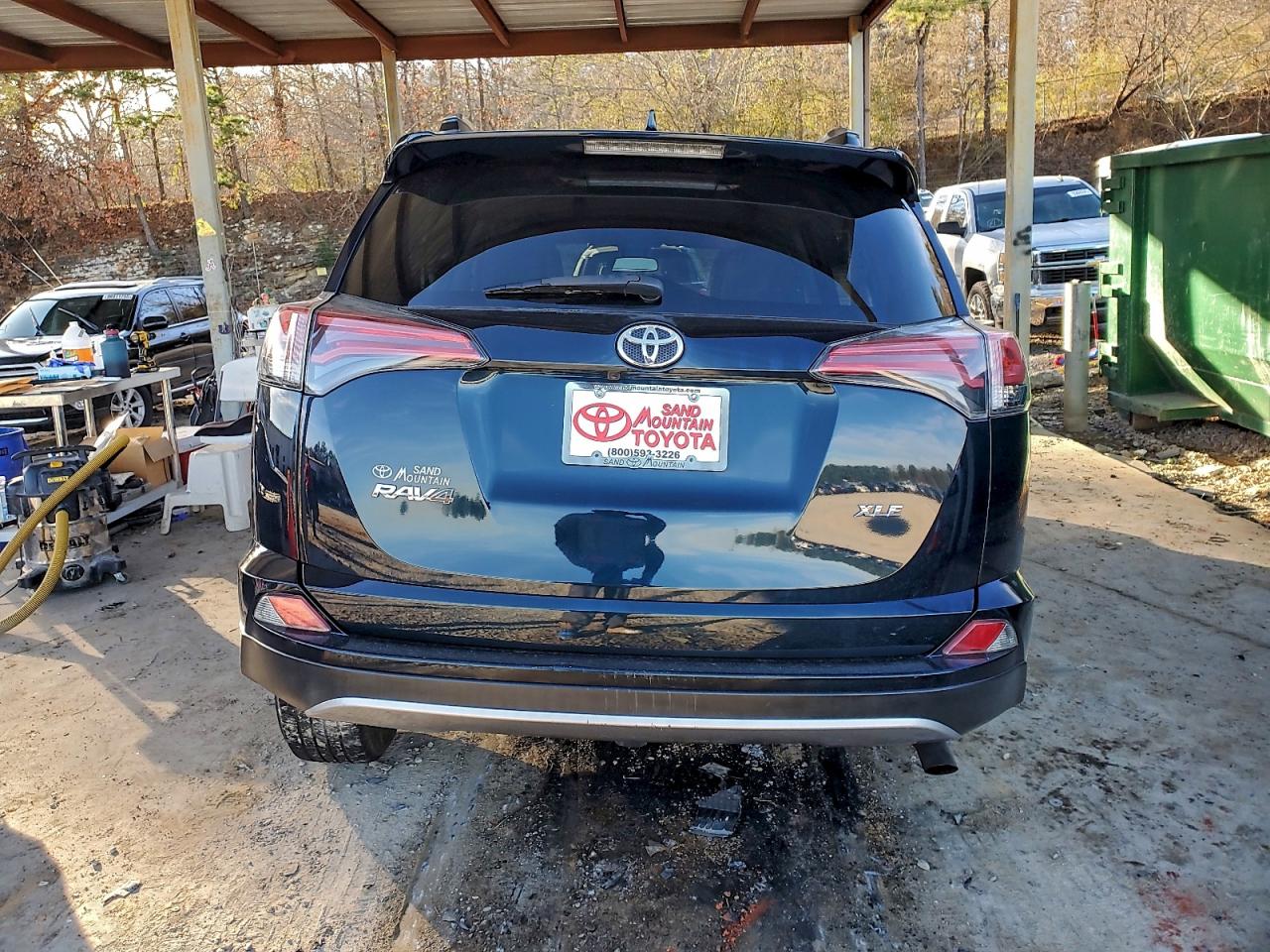 2017 TOYOTA RAV4 XLE photo 11