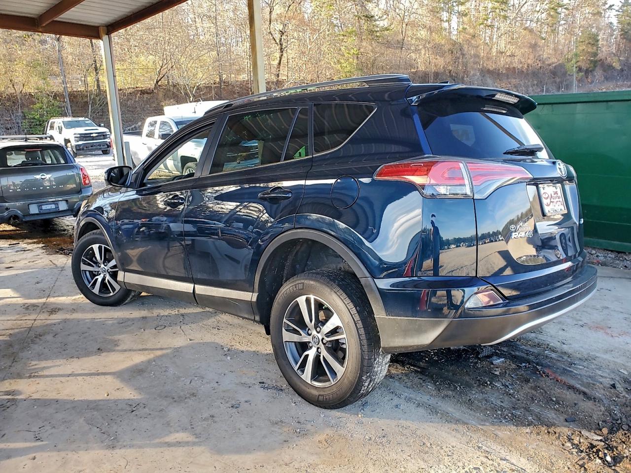 2017 TOYOTA RAV4 XLE photo 3