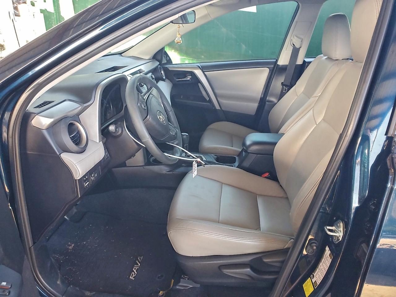 2017 TOYOTA RAV4 XLE photo 13