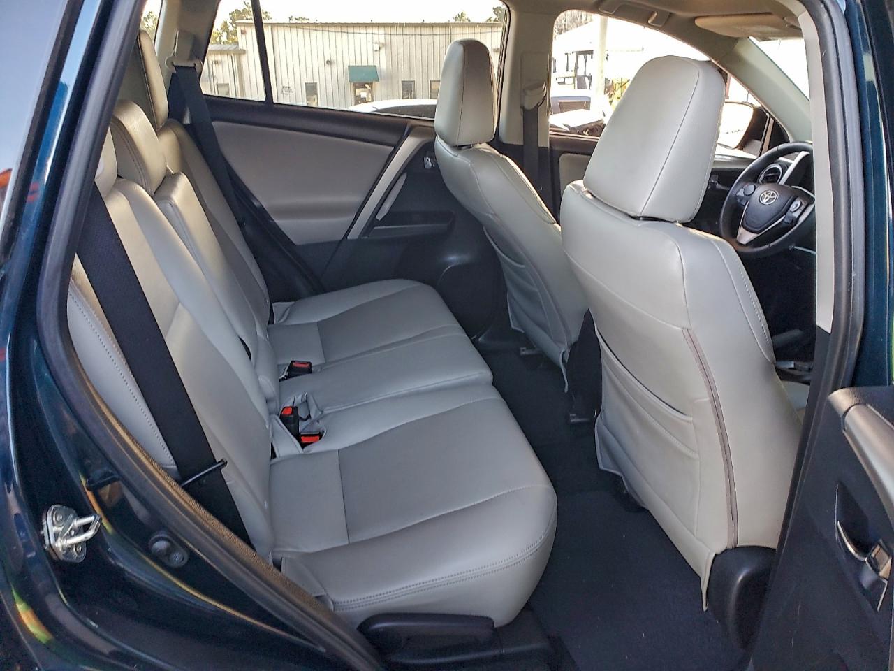 2017 TOYOTA RAV4 XLE photo 19