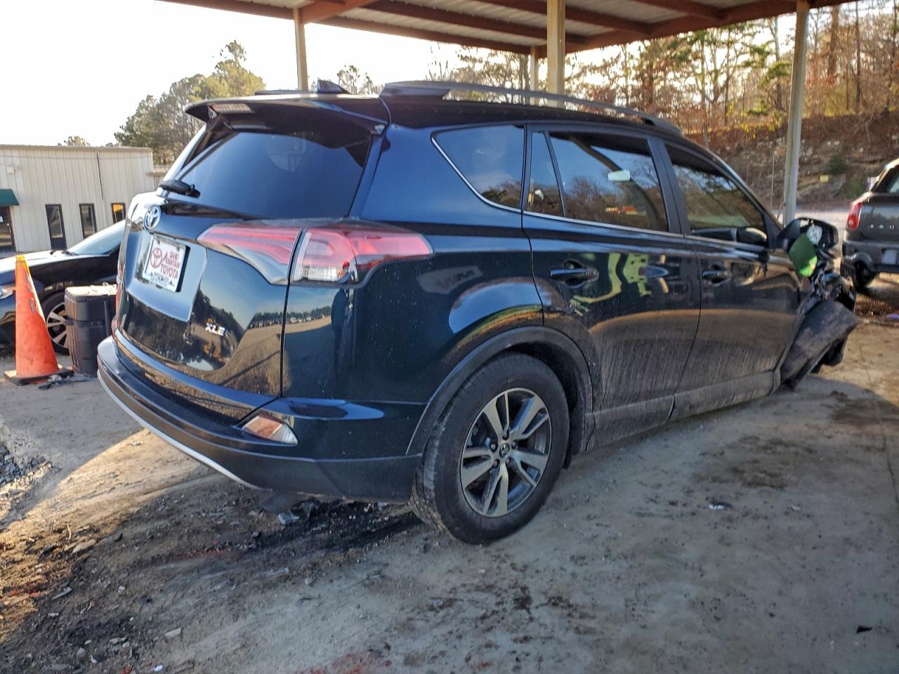 2017 TOYOTA RAV4 XLE photo 5