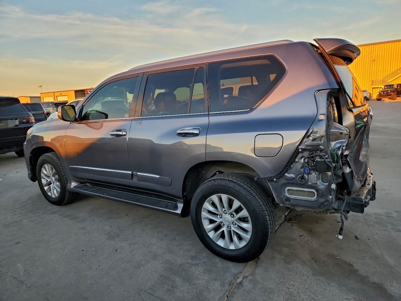 2015 LEXUS GX 460 photo 2