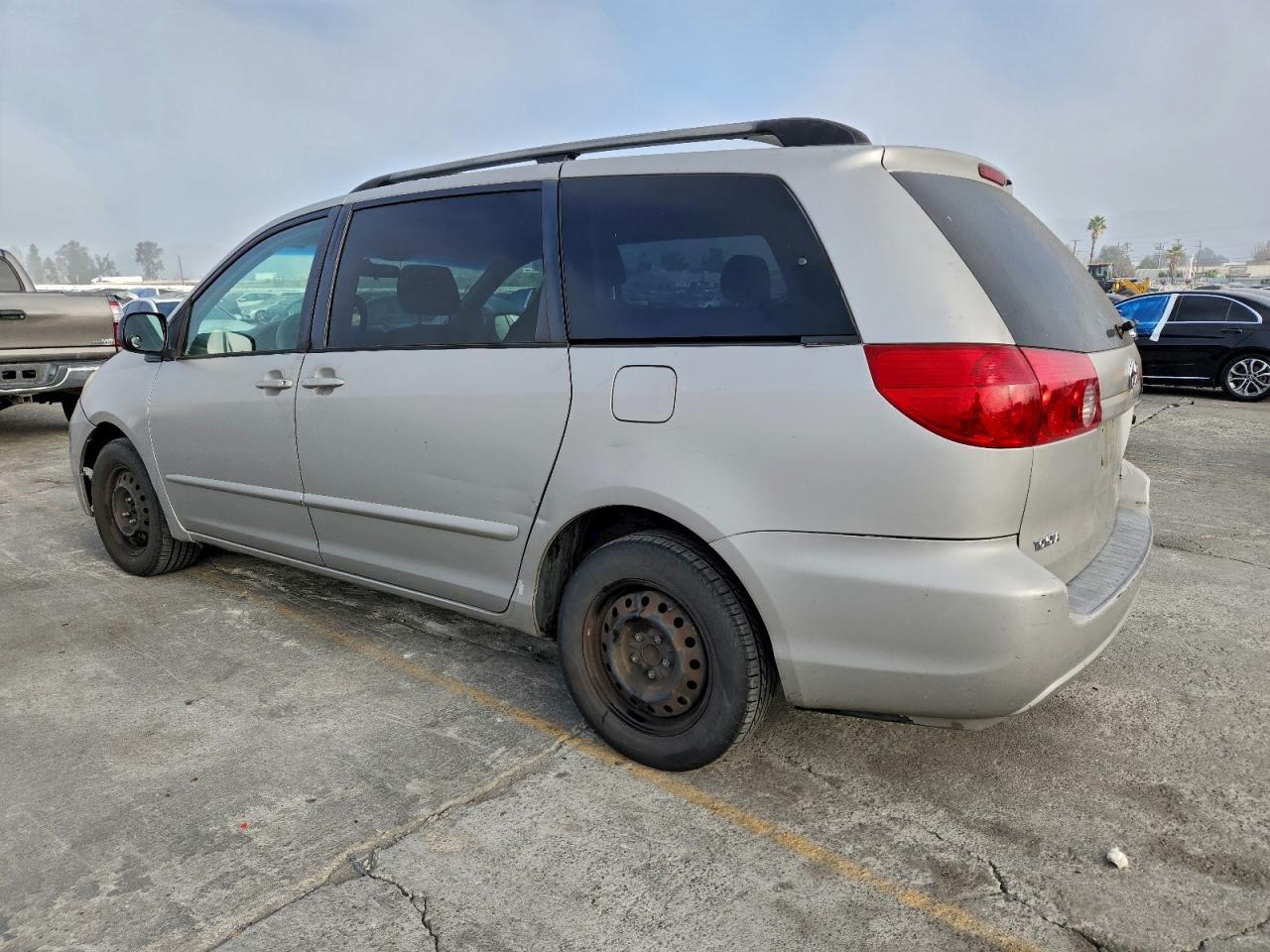 2006 TOYOTA SIENNA CE photo 2