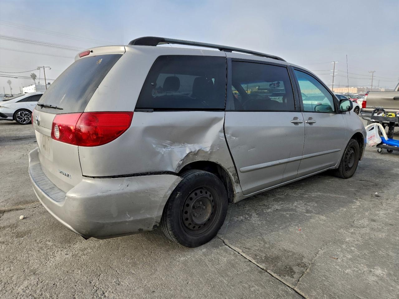 2006 TOYOTA SIENNA CE photo 3