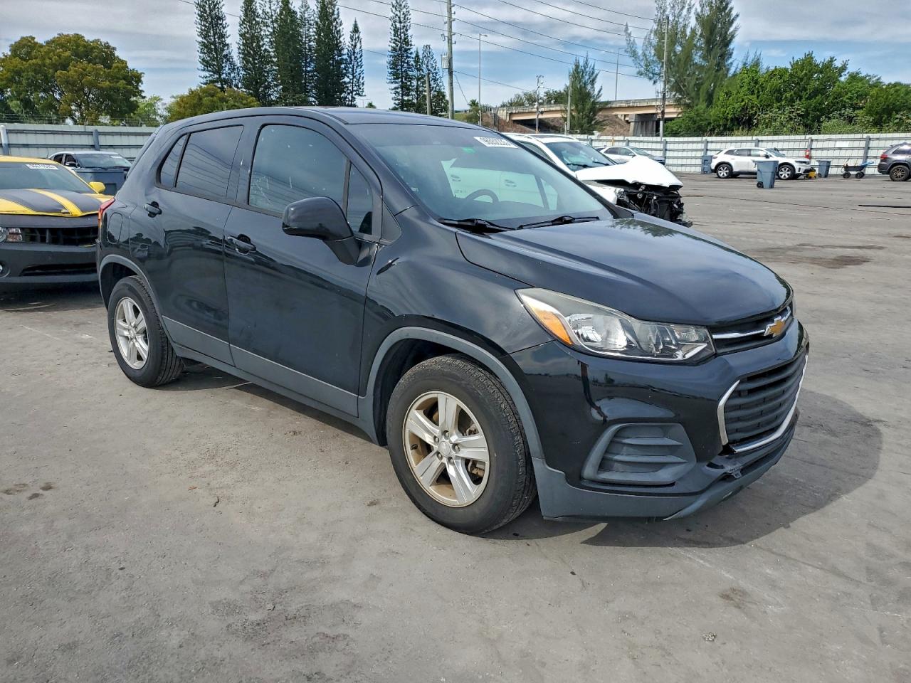 2019 CHEVROLET TRAX LS photo 4