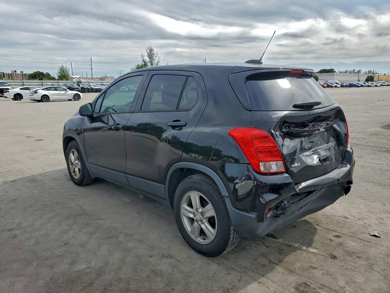 2019 CHEVROLET TRAX LS photo 2
