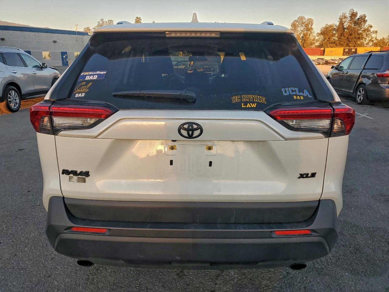 2022 TOYOTA RAV4 XLE PREMIUM photo 6