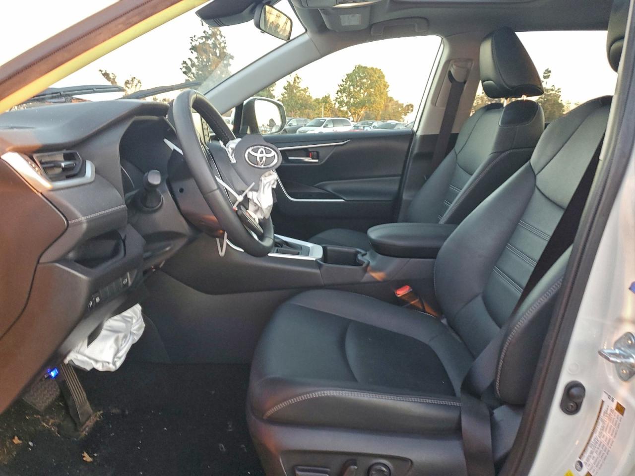 2022 TOYOTA RAV4 XLE PREMIUM photo 7