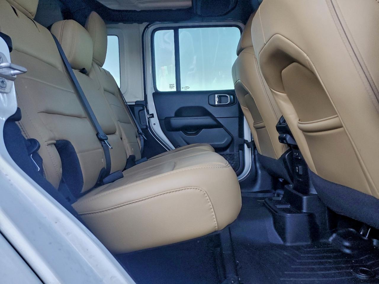 2018 JEEP WRANGLER UNLIMITED SAHARA photo 11