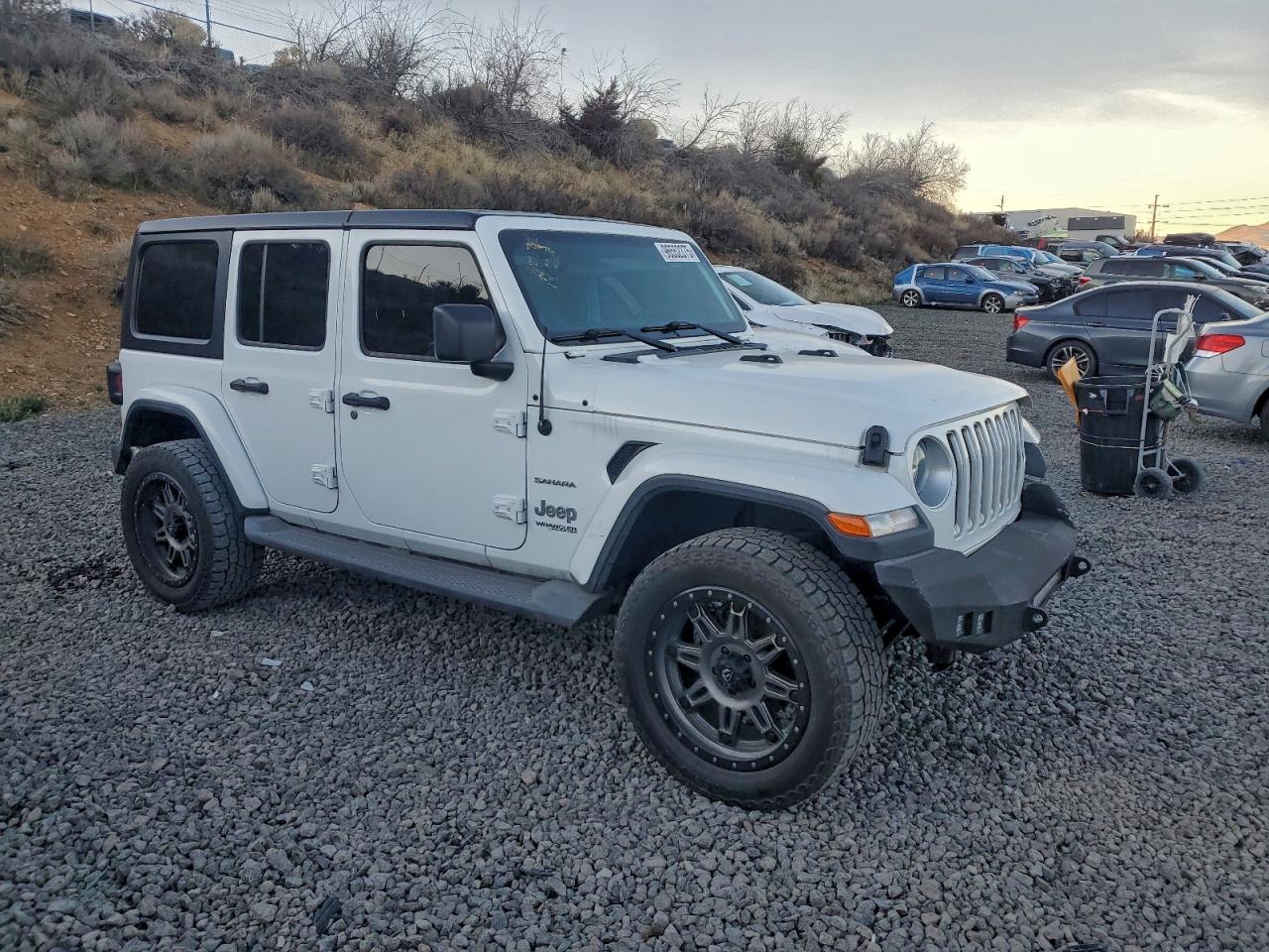 2018 JEEP WRANGLER UNLIMITED SAHARA photo 4
