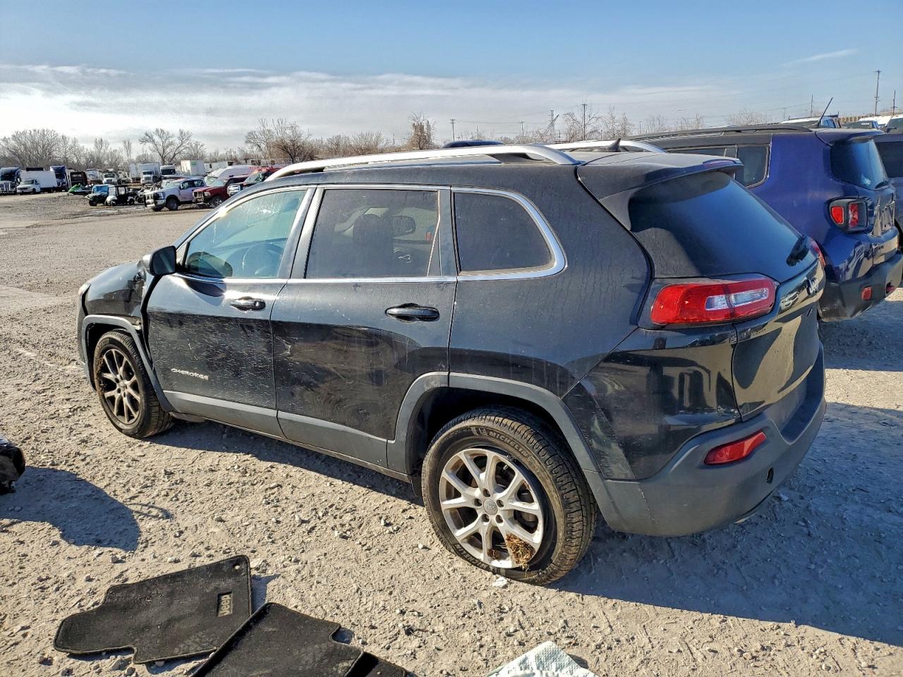 2015 JEEP CHEROKEE LATITUDE photo 2