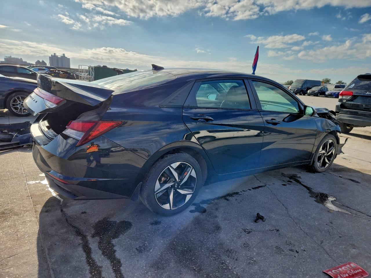 2023 HYUNDAI ELANTRA SEL photo 3
