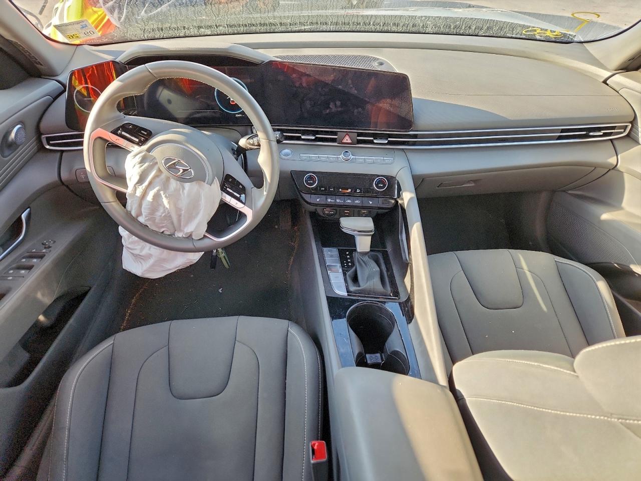 2023 HYUNDAI ELANTRA SEL photo 8