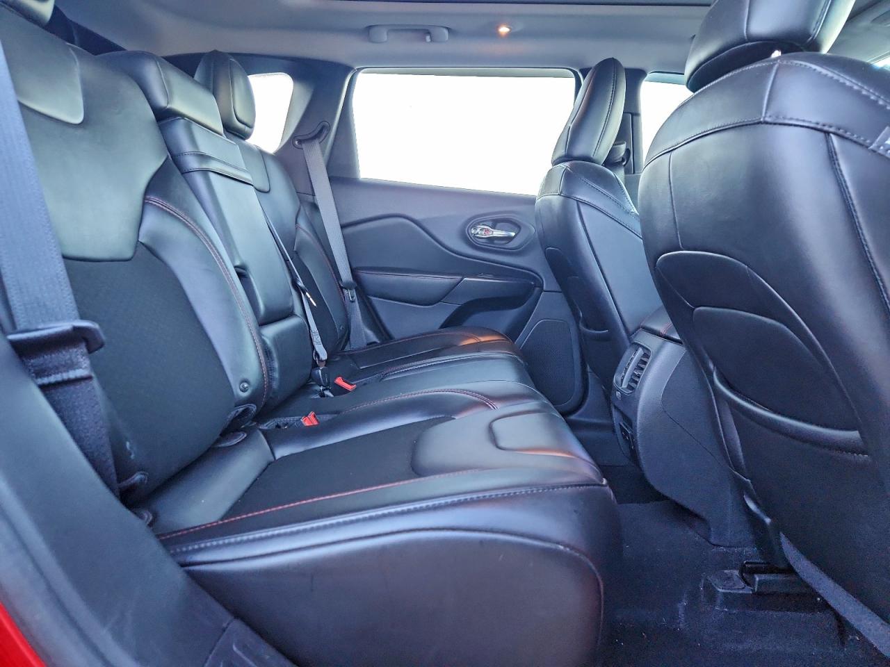 2019 JEEP CHEROKEE TRAILHAWK photo 19