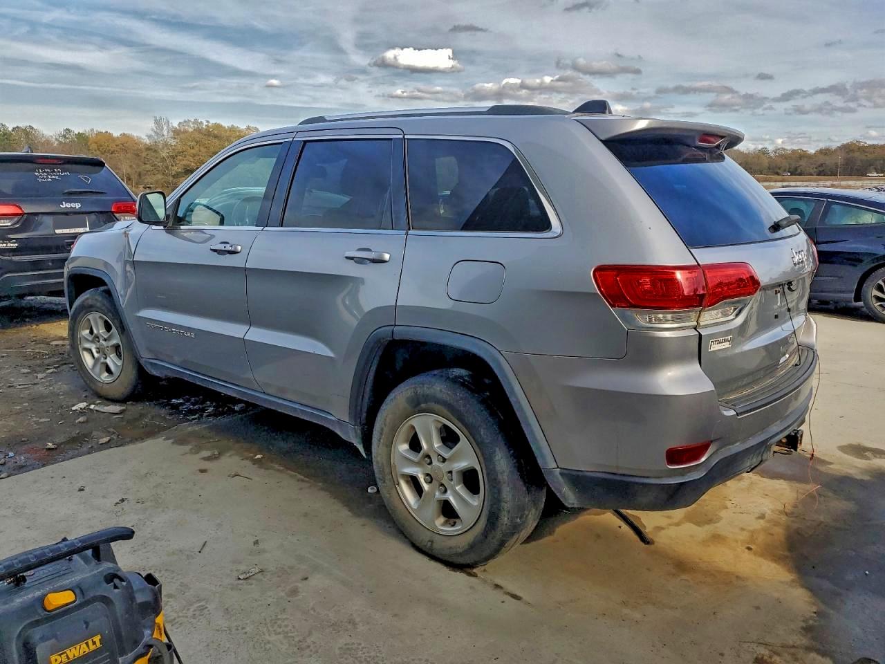 2014 JEEP GRAND CHEROKEE LAREDO photo 2
