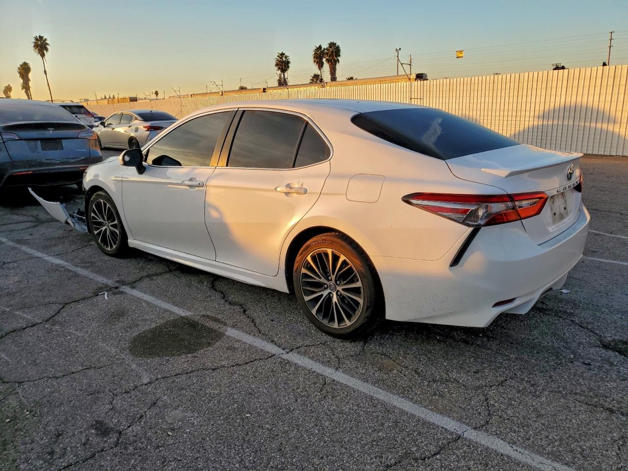 2018 TOYOTA CAMRY L photo 2