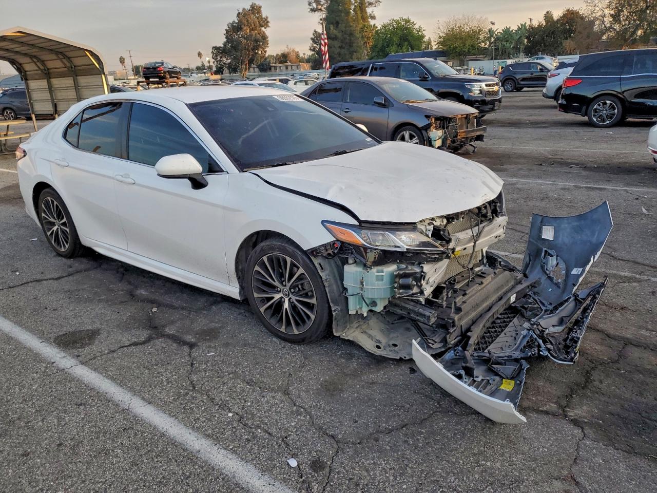 2018 TOYOTA CAMRY L photo 4