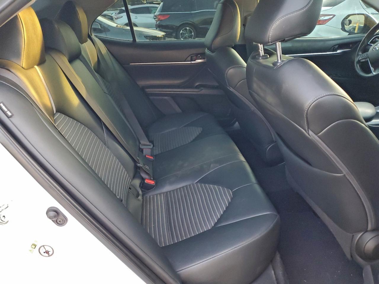 2018 TOYOTA CAMRY L photo 10
