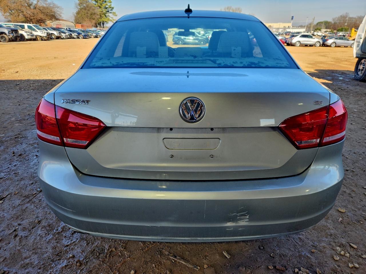 2012 VOLKSWAGEN PASSAT SE photo 11