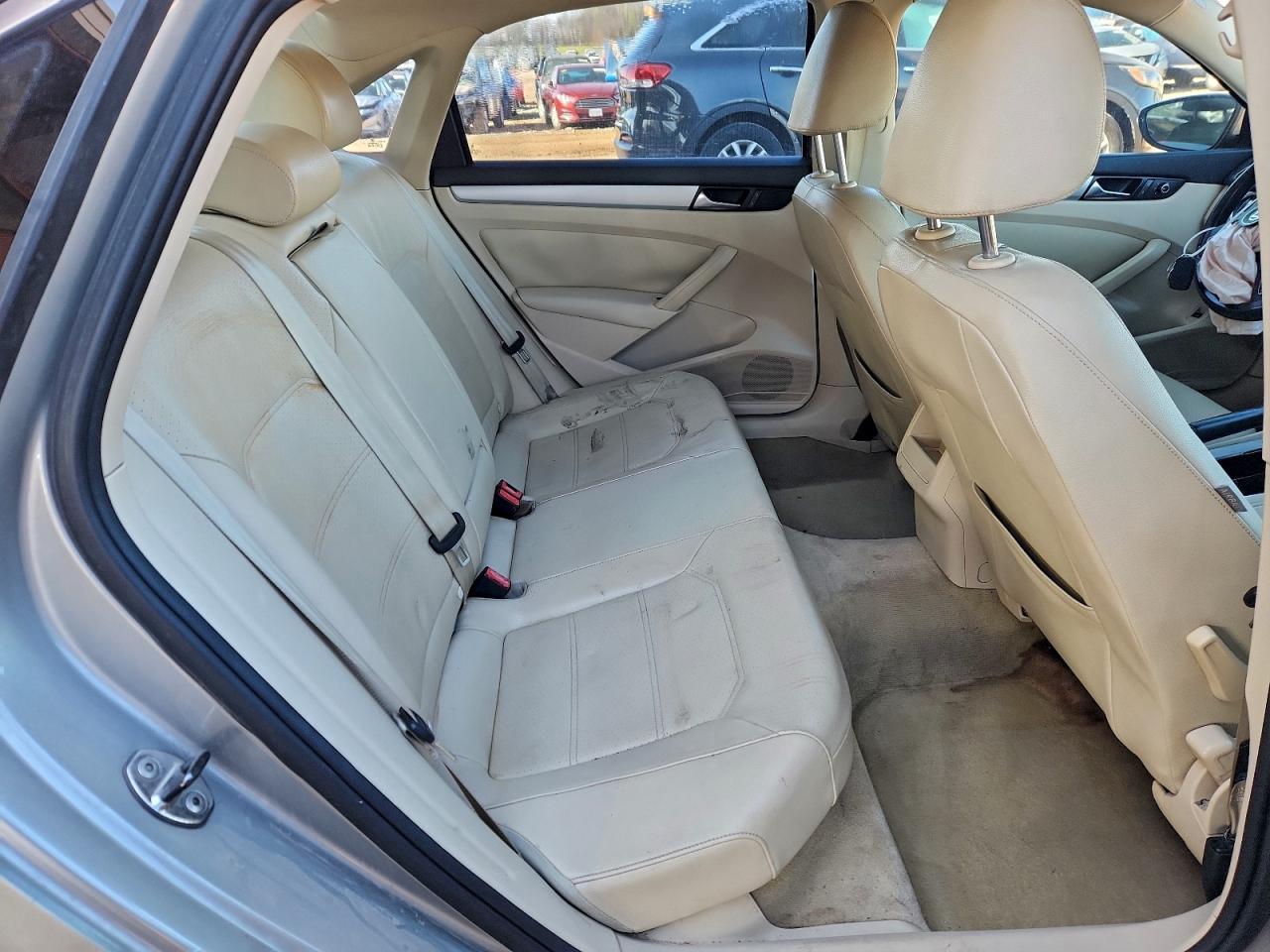 2012 VOLKSWAGEN PASSAT SE photo 19