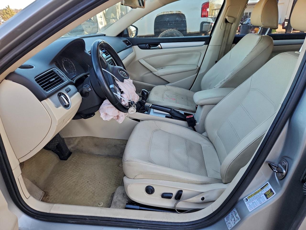 2012 VOLKSWAGEN PASSAT SE photo 13