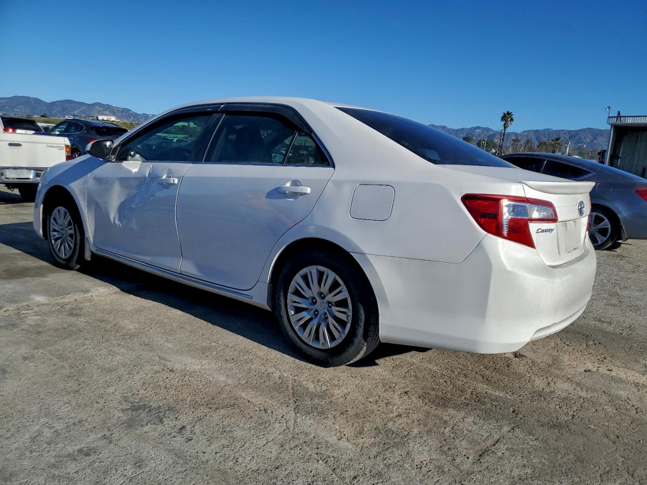 2013 TOYOTA CAMRY HYBRID photo 2