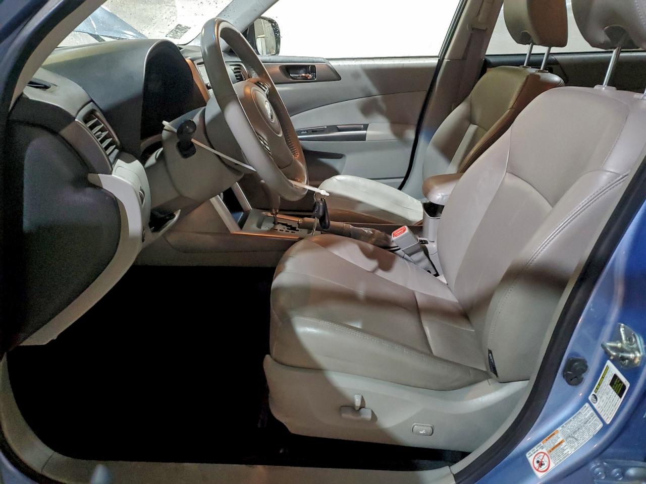 2011 SUBARU FORESTER LIMITED photo 13