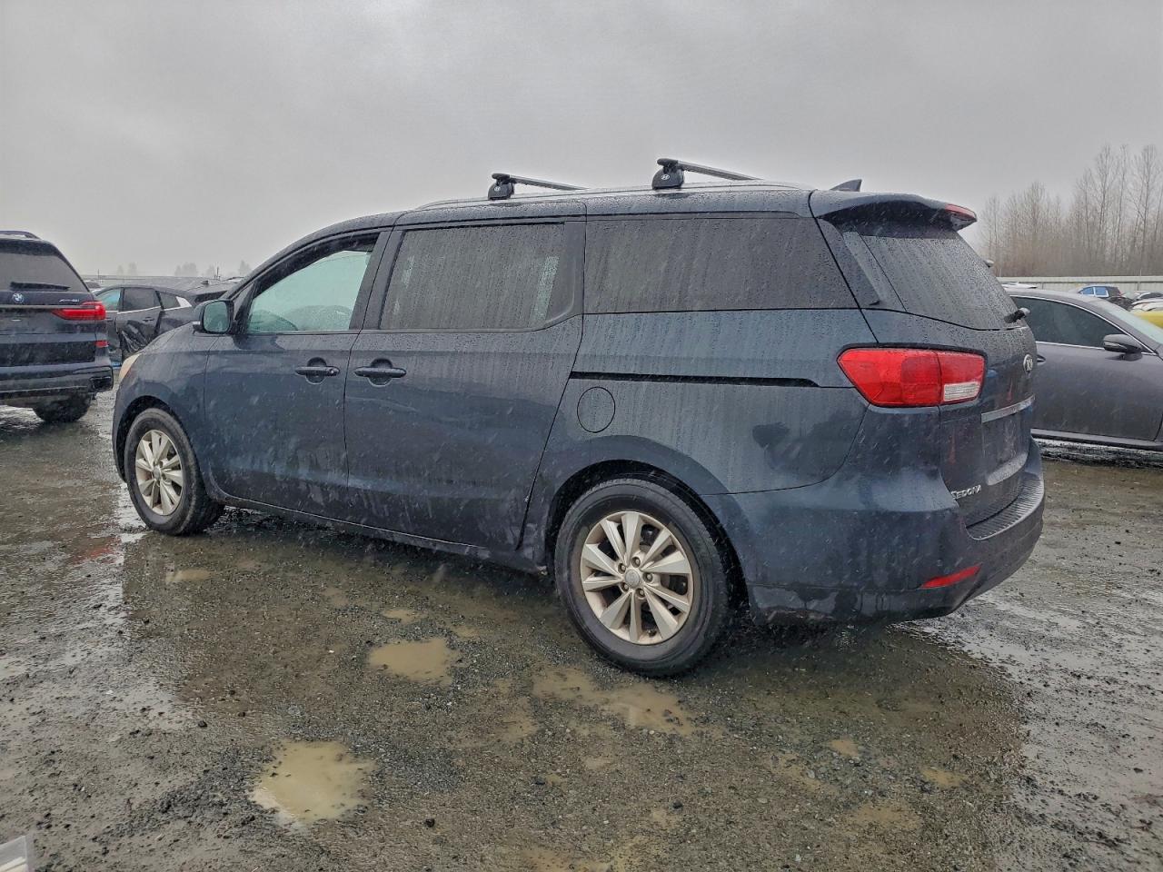2016 KIA SEDONA LX photo 3