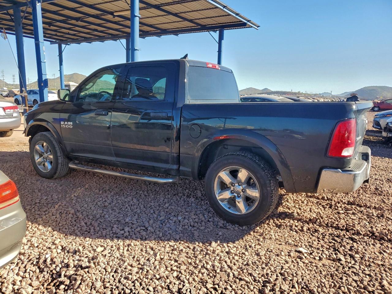 2014 RAM 1500 SLT photo 2