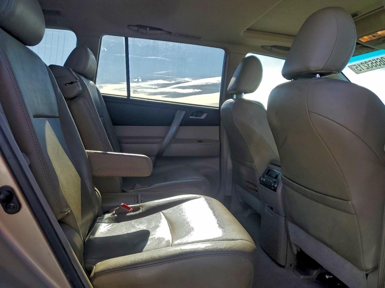 2010 TOYOTA HIGHLANDER SE photo 11