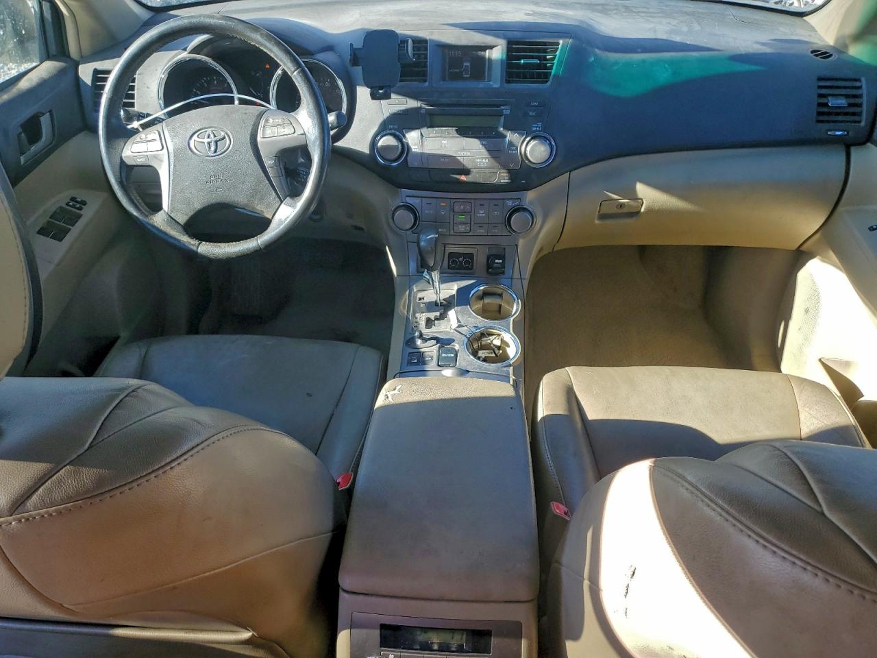 2010 TOYOTA HIGHLANDER SE photo 8
