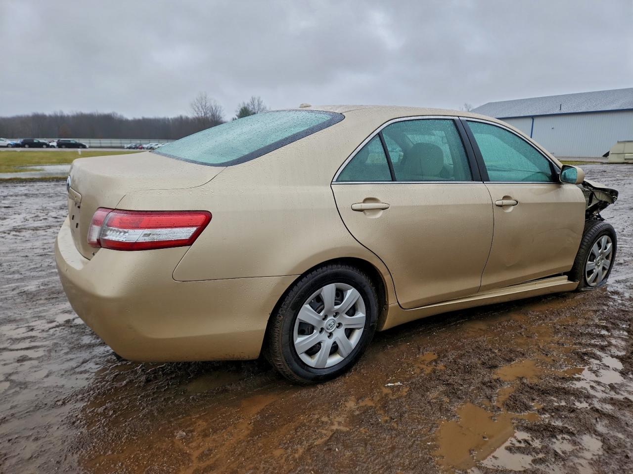 2010 TOYOTA CAMRY BASE photo 3