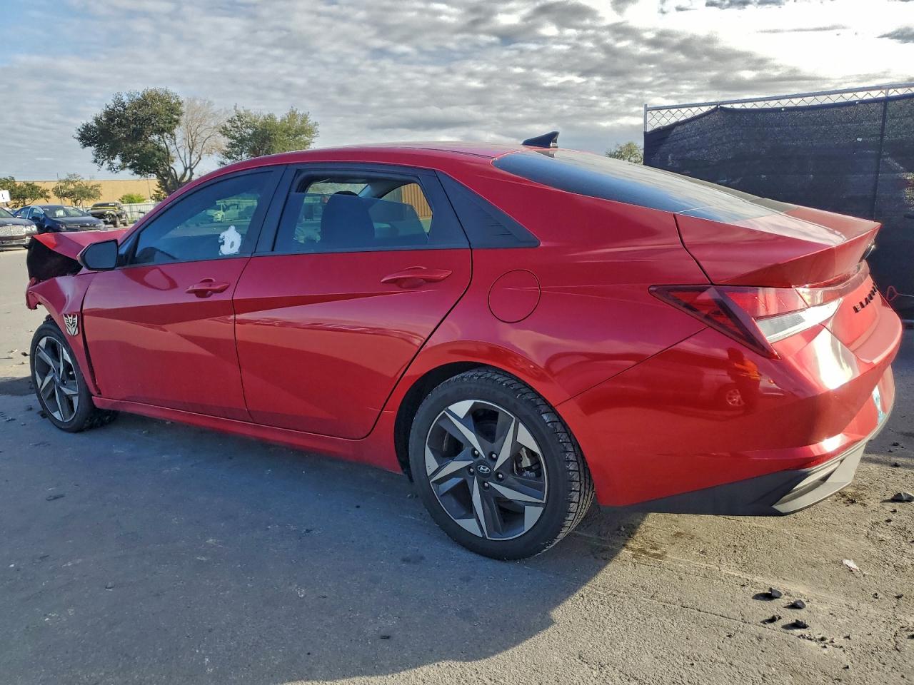 2023 HYUNDAI ELANTRA SEL photo 2